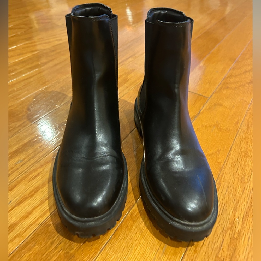 Women’s  boots size 7